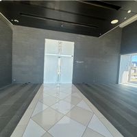チャペルをでてすぐのフラワーシャワーなどができるスペース