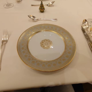 お皿も色々なデザインがある