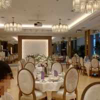 横に長い会場