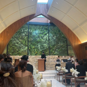 天井が高い
前でフルートとチェロが演奏している|704647さんのアーカンジェル代官山/テイクアンドギヴ・ニーズウェディングの写真(2419348)