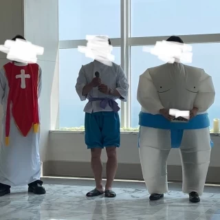 人前式だったので、友人に牧師としてコスプレをしてもらった