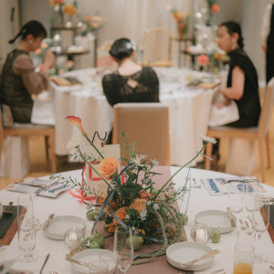 円卓の装花|704765さんの京都ノーザンチャーチ北山教会の写真(2593185)