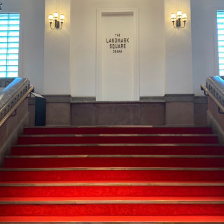 私がこの式場に決めたきっかけの赤い大階段