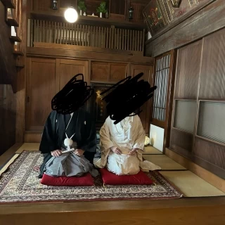 入口を入ってすぐの場所で和装で撮影。素敵でした。
