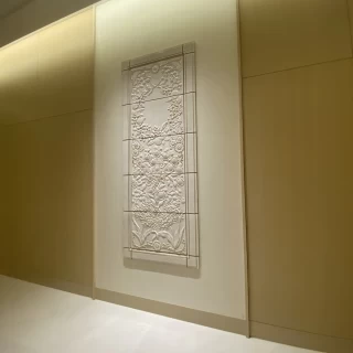 挙式会場の前室にはこのような模様があり、写真映えする