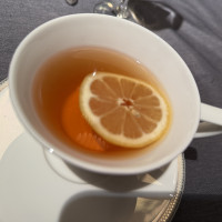 紅茶には生のレモンを入れられて贅沢感があった