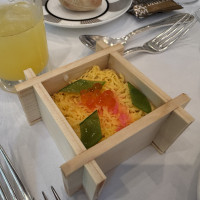 いくら寿司らしいが、いくら寿司と言うより卵ご飯？