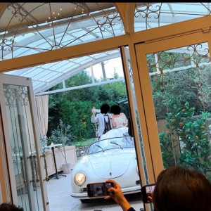 披露宴会場にオープンカーで入場するシーン|705059さんのル・シャン・ド・ククの写真(2363505)