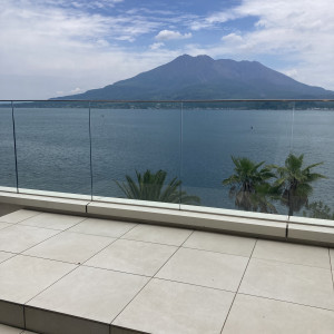 テラスにも出られます。|705372さんのTHE BAYSUITE SAKURAJIMA TERRACE（ザベイスイートサクラジマテラス）の写真(2154783)