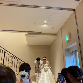 チャペルから披露宴会場へ向かう階段です