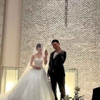 指輪見せる