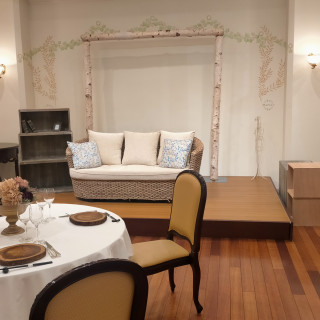 大人数用宴会場 新郎新婦のソファ