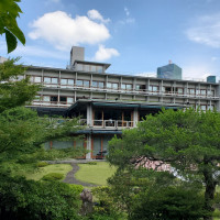 お庭から建物の様子