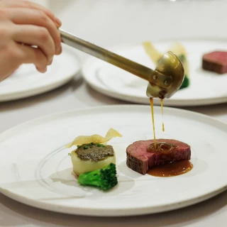 国産牛フィレの岩塩包み焼き