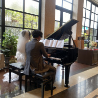 夫婦で一緒にピアノを演奏しました。