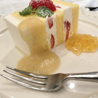 切り配られたケーキ