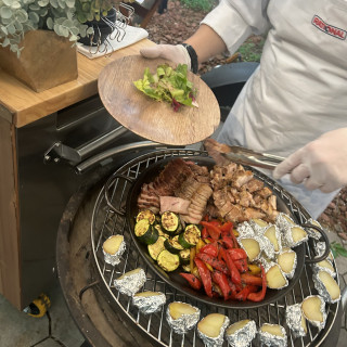 屋外でのBBQは最高