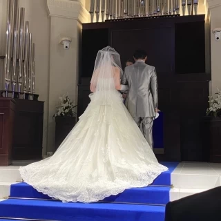 挙式でバージンロードを歩いた後です。