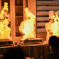 牛フィレの岩塩包み焼きの炎の演出