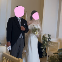 新婦入場。会場装花