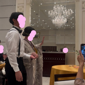 鏡に映るシャンデリアが豪華|707189さんのララシャンス迎賓館 高知の写真(2527830)