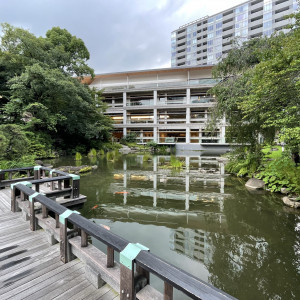 池もあり、鯉がたくさん泳いでいる|707626さんの東郷神社・ルアール東郷／ラ・グランド・メゾン HiroyukiSAKAIの写真(2186873)