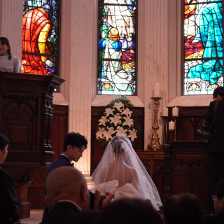 高い天井に素敵なステンドグラス