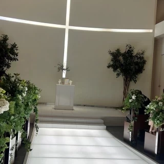 大きな採光できるような窓はありませんが暗い印象はありません