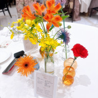 カラフルな装花