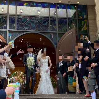 チャペルの出入り口を外側から撮った写真