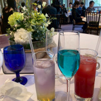 乾杯酒は式場オリジナルノンアルコールシャンパン(水色)