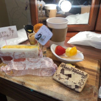 身支度中に軽食を用意していただきました。