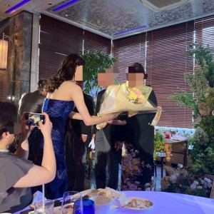 両親への花束贈呈ではブラインドをおろしてもらえました|708303さんのアルタビスタガーデンの写真(2430678)