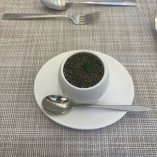 前菜のキャビア料理