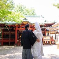 神社の前