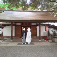 神社内の庭