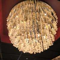 ロビーのシャンデリアが豪華です