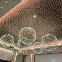 披露宴会場
天井はライトのところが高くなっていました