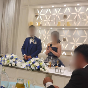 新郎・新婦が座る席はお花を飾りました|709273さんのル・センティフォーリア大阪（クラウディアホールディングスグループ）の写真(2498380)