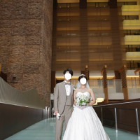 吹き抜け天井のロビー