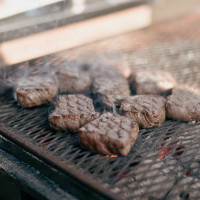 炭火焼きのお肉最高に美味しいです