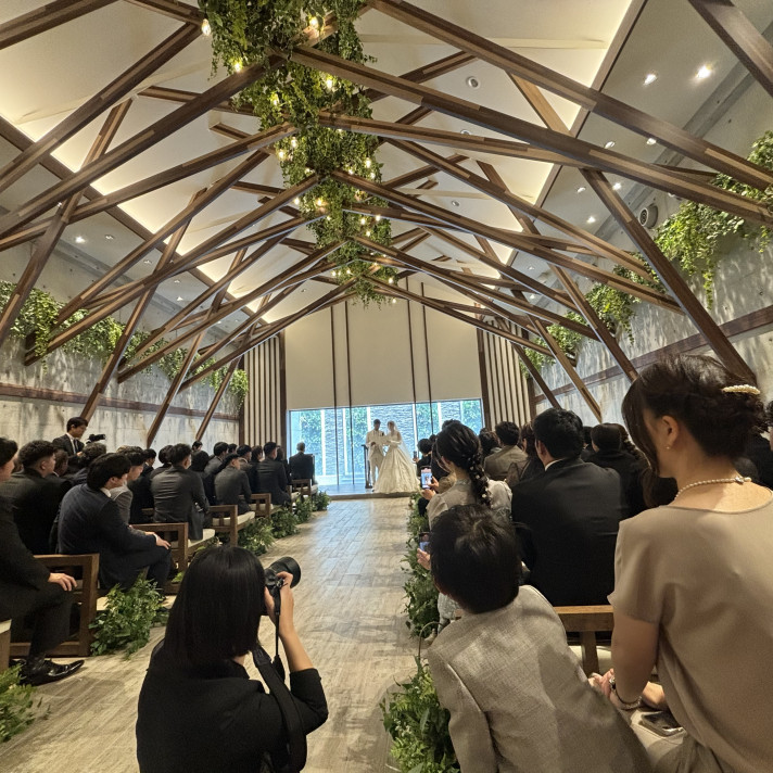 挙式会場の装花あり