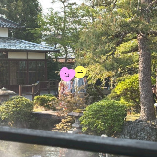 晴れていたので庭からの登場でした。