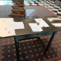 手紙をロビーに置きました