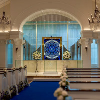 チャペルは青い絨毯にしました。