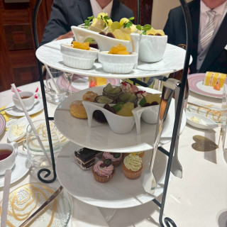 料理長とこだわった新婦ゆかりの地のフルーツを使ったデザート