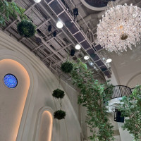 チャペルの天井、シャンデリア。