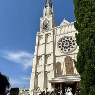 挙式後のフラワーシャワー時