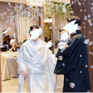 披露宴終わって退場するとシャボン玉が