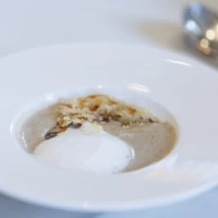 シャンピニョンポタージュ 舞茸のフリット添え